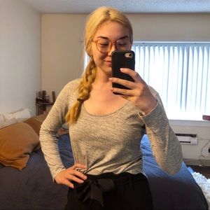 grey long sleeve tee